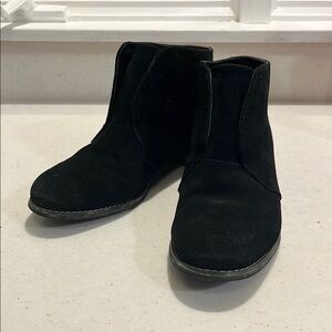 Blondo waterproof Suede Ankle Boots size 9